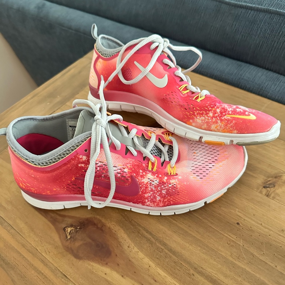 Nike free 5.0, women’s Sz 8.5, excellent condition